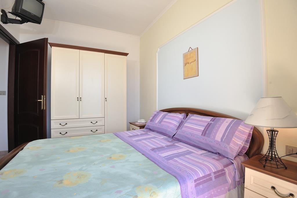 Apartments Baunei Bilik gambar
